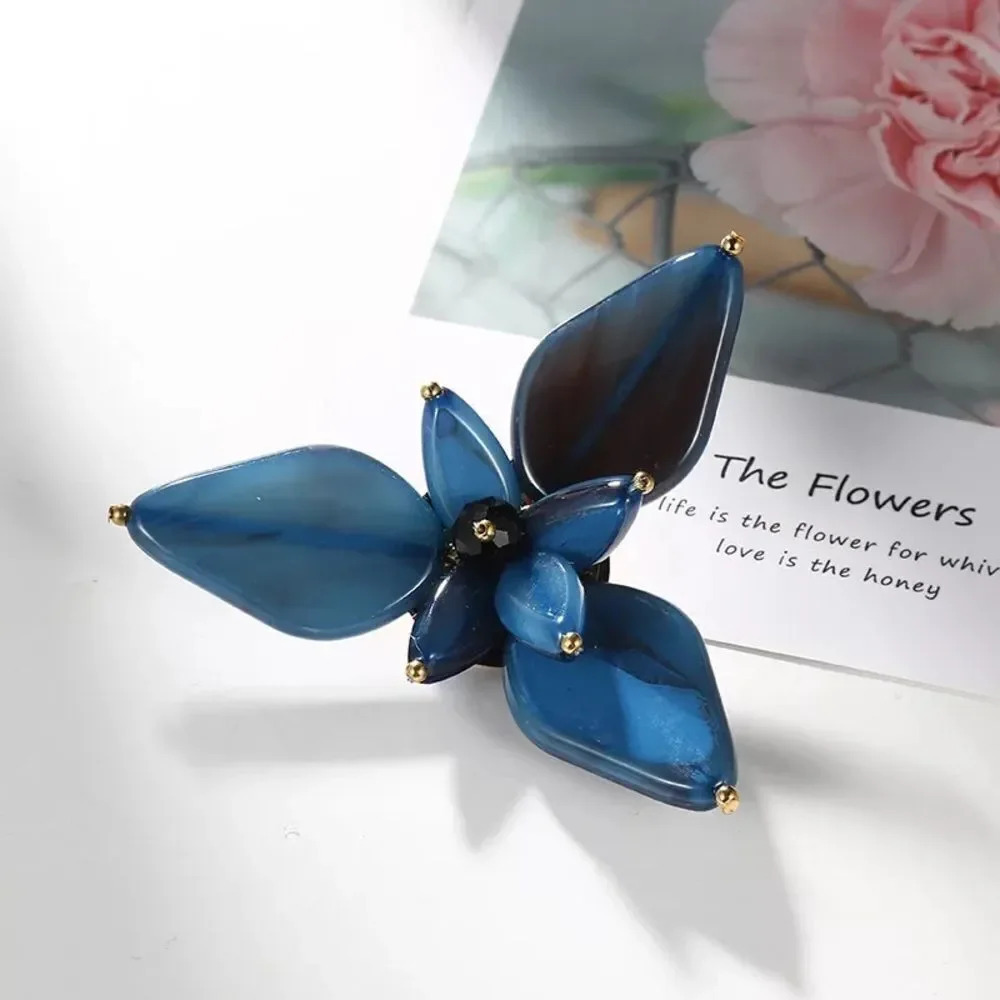 VQ Flower Brooch - Picture 2 of 4